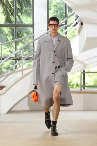 Look 7